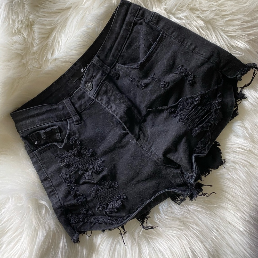 ✰ black ripped jean shorts ✰